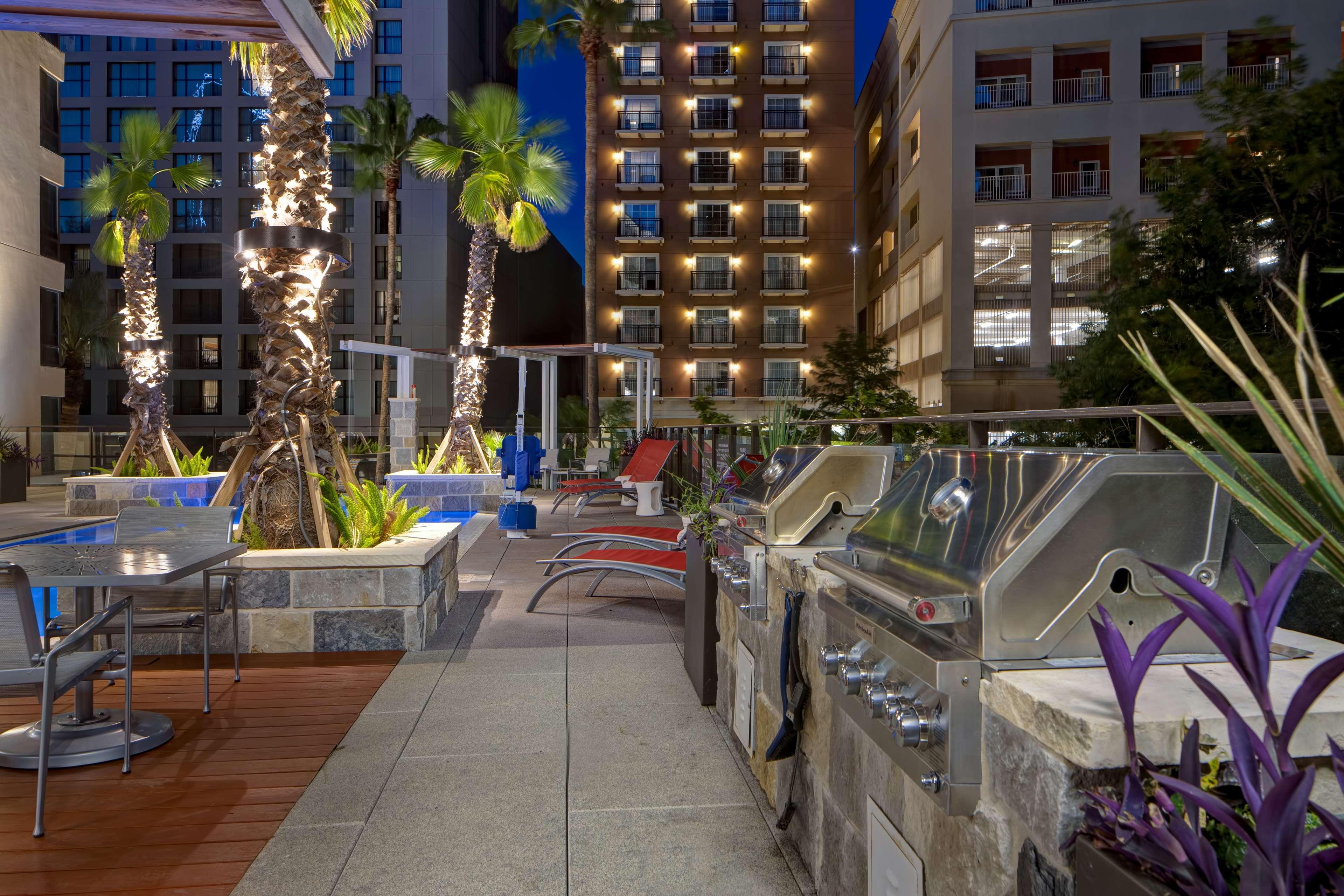 Home2 By Hilton On The Riverwalk Hotel